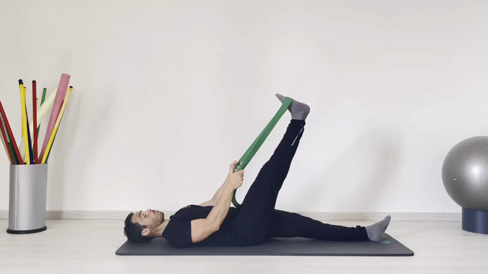 Fisioterapia, esercizi di allungamento per chi sta troppo seduto – Video