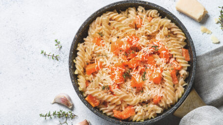 La ricetta utile al cambio di stagione: fusilli integrali con la zucca