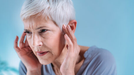 Acufeni, quali sono le 6 cause più comuni del ronzio alle orecchie