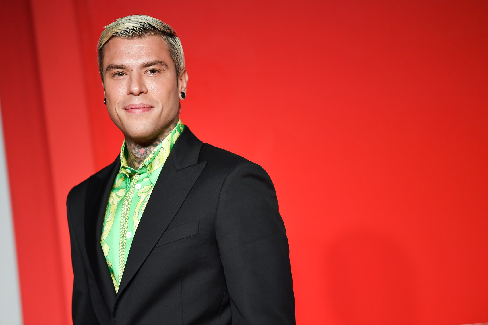 Fedez e la balbuzie: cos’è la disfluenza, le cause e le terapie