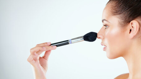 Trucco, il contouring: come ridisegnare il naso con il make up