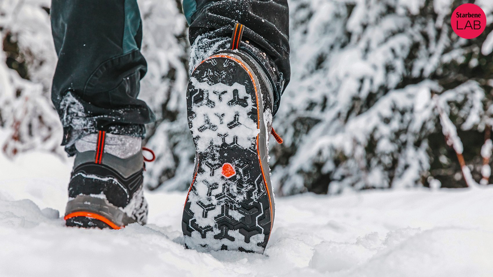 Scarponcini per camminare sulla neve: i migliori 4. Forniscono grip e calore