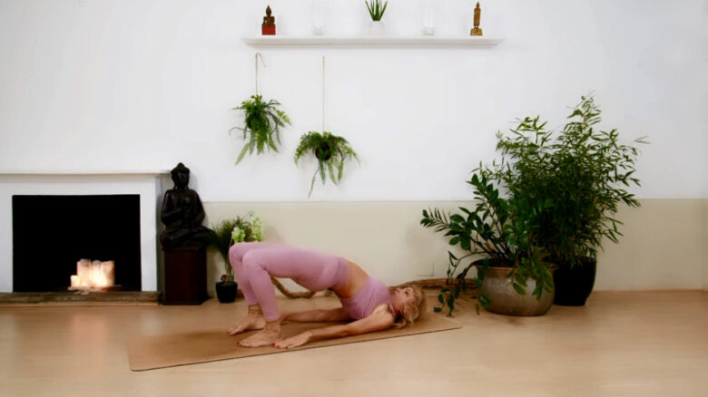 Yoga, le asana per il ciclo mestruale irregolare - Video