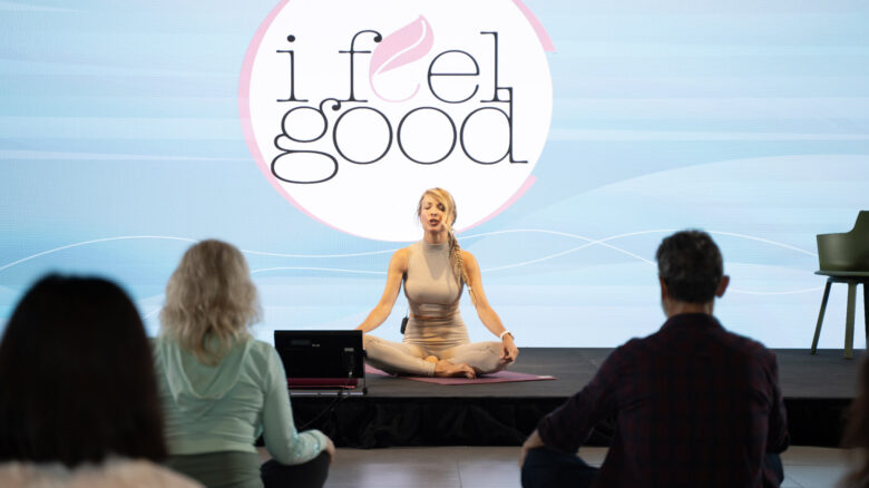 A lezione di yoga con Lorenza Minola