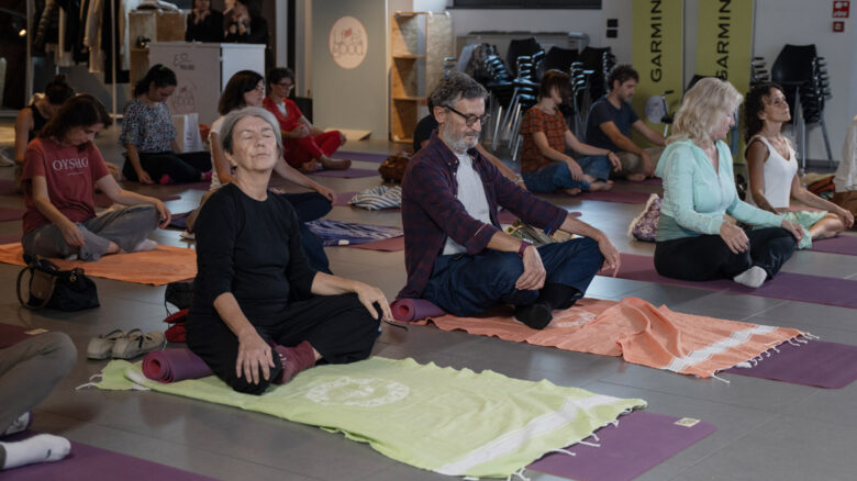 A lezione di yoga con Lorenza Minola