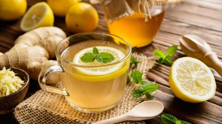 tazza di limone, tè, miele, menta, zenzero