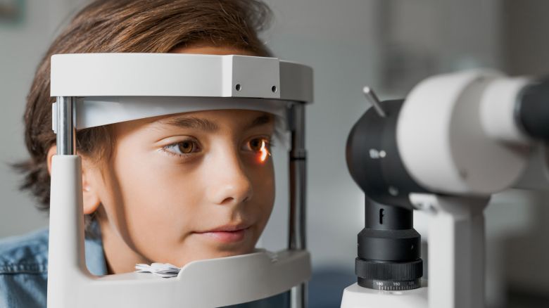 Distrofie retiniche ereditarie: diagnosi precoce e terapia genica - Video