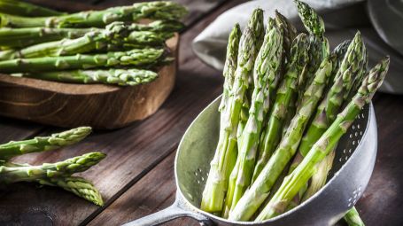 Asparagi: le proprietà, come cucinarli e come sceglierli