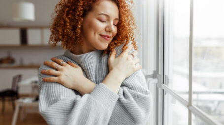 volersi bene, amarsi, autostima, abbracciarsi, riccia