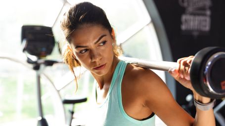 donna esercizi, pesi, palestra, sport