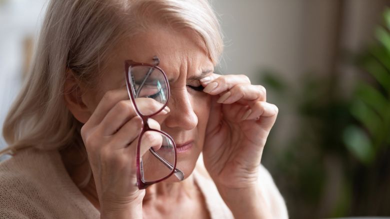 Menopausa: insonnia e pelle, quanto calcio, distacco del vitreo
