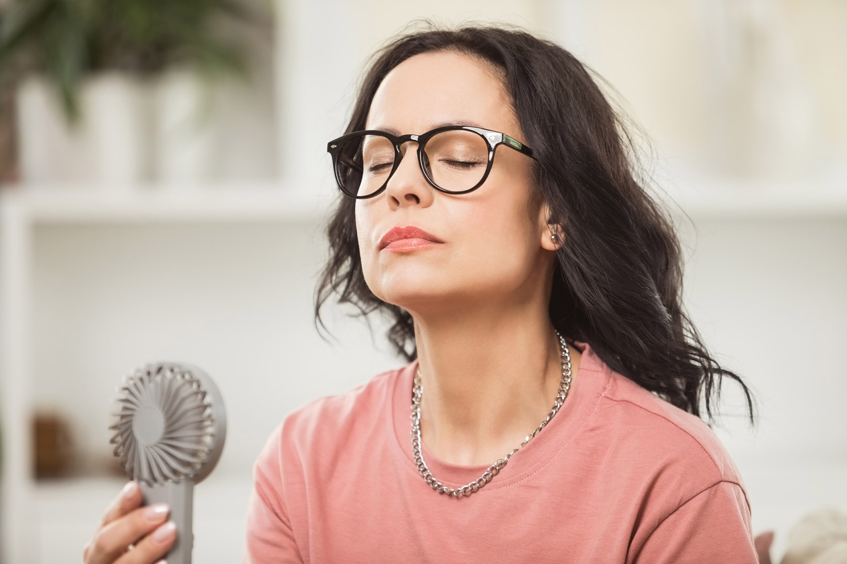 Menopausa, vampate di calore: le cause, quanto durano, i rimedi Menopausa, vampate di calore: le cause, quanto durano, i rimedi