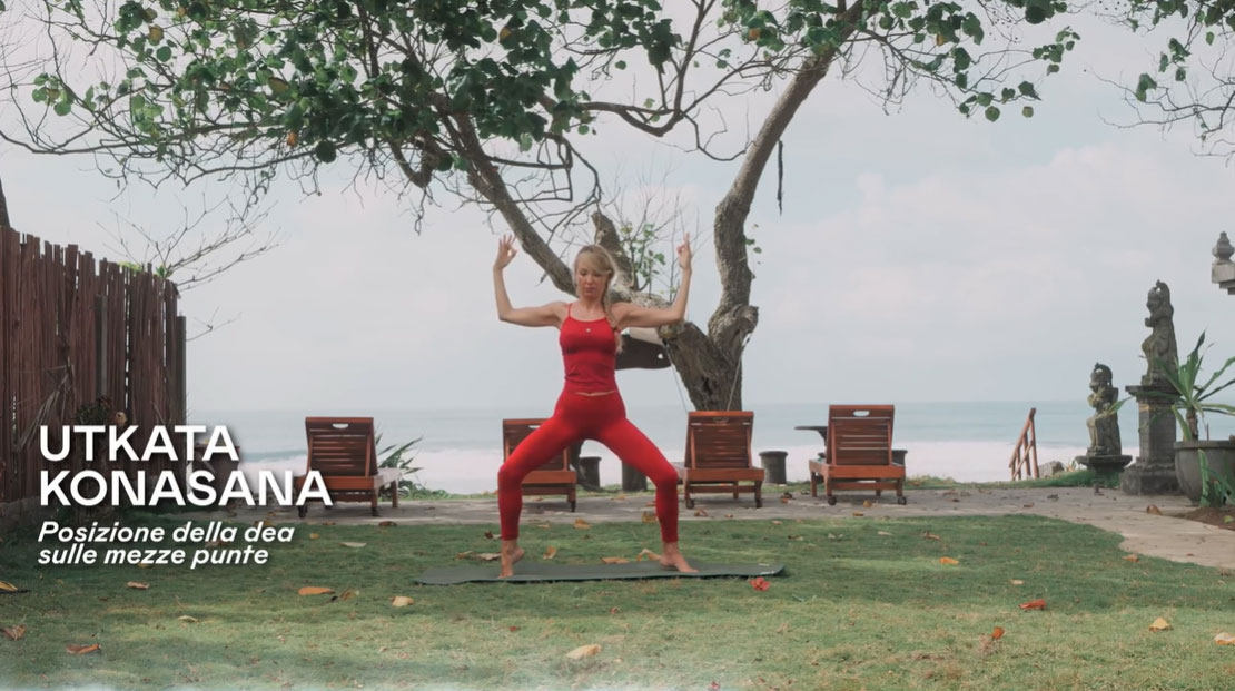 Le posizioni yoga per riscaldare corpo e mente – Video