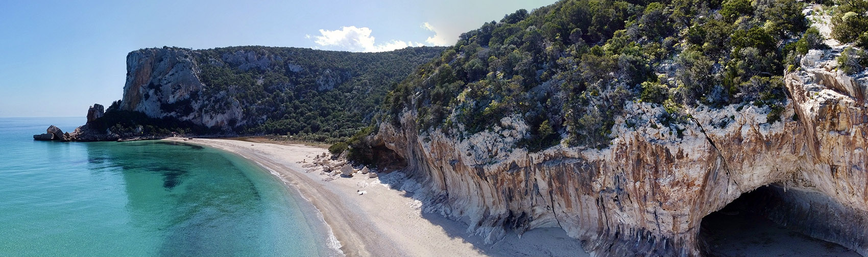 In Sardegna tra pratiche di Vinyasa Yoga e natura In Sardegna tra pratiche di Vinyasa Yoga e natura