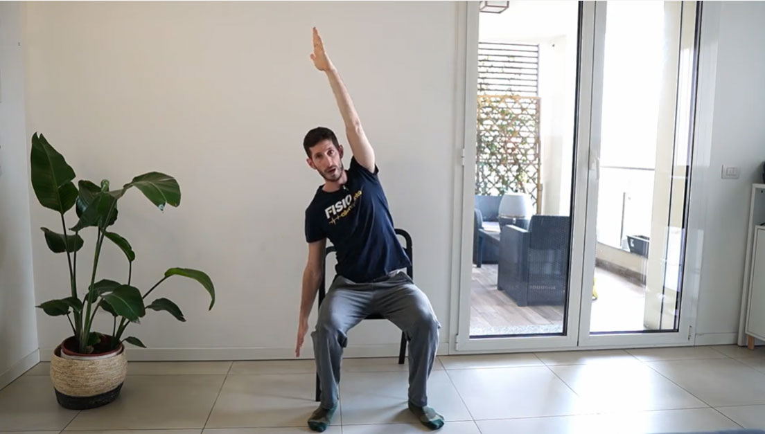 Fisioterapia, gli esercizi se hai una spalla più alta – Video Fisioterapia, gli esercizi se hai una spalla più alta – Video