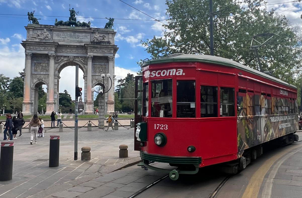 Un tram speciale per le vie di Milano Un tram speciale per le vie di Milano