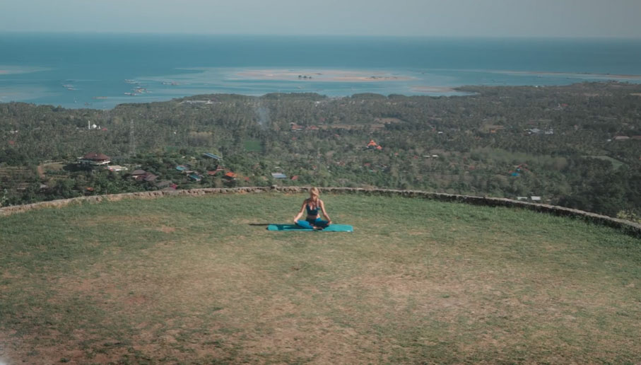 Yoga, la respirazione per rinfrescare il corpo – Video Yoga, la respirazione per rinfrescare il corpo – Video