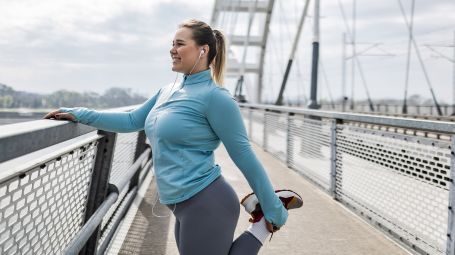 stretching, sport, donna sovrappeso, fitness