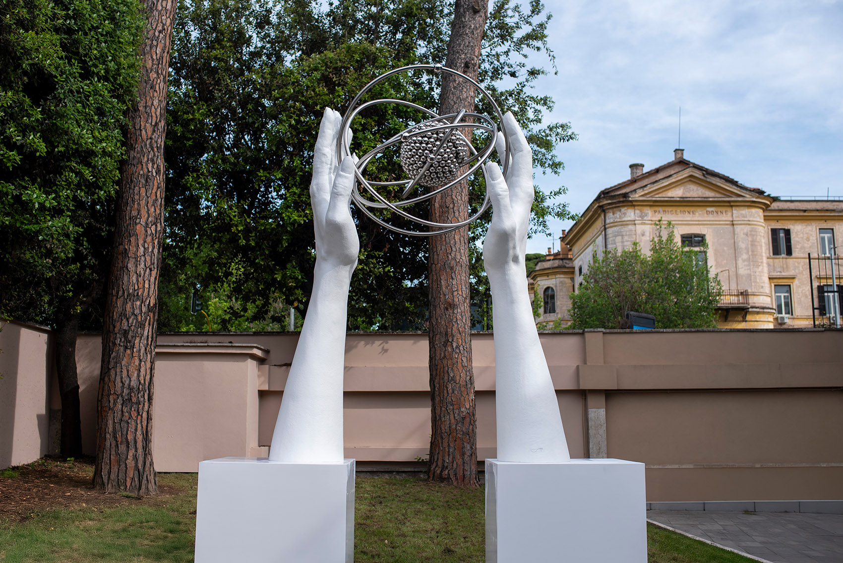 Donne e scienza, alla Sapienza una scultura contro gli stereotipi Donne e scienza, alla Sapienza una scultura contro gli stereotipi