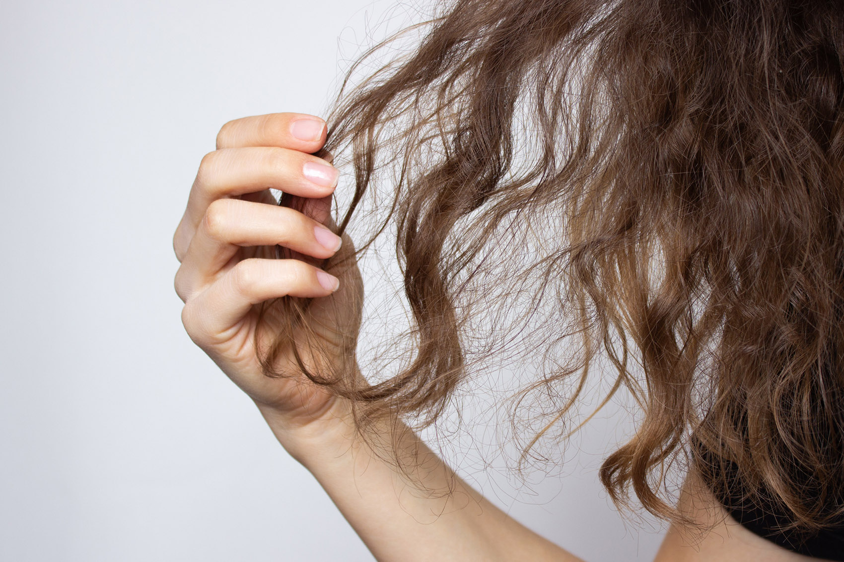 Capelli crespi, le strategie per domarli Capelli crespi, le strategie per domarli