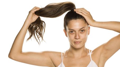 Capelli, coda di cavallo: perché piace così tanto e come farla