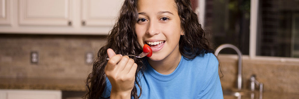 Dieta mediterranea e giovani: la nuova piramide alimentare