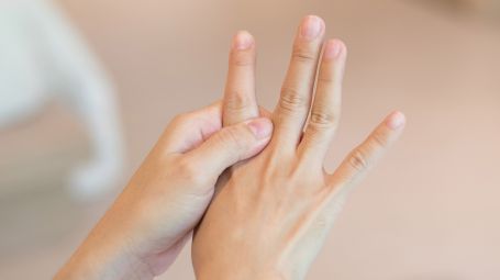 mani formicolio, dolore dita, sindrome del tunnel carpale