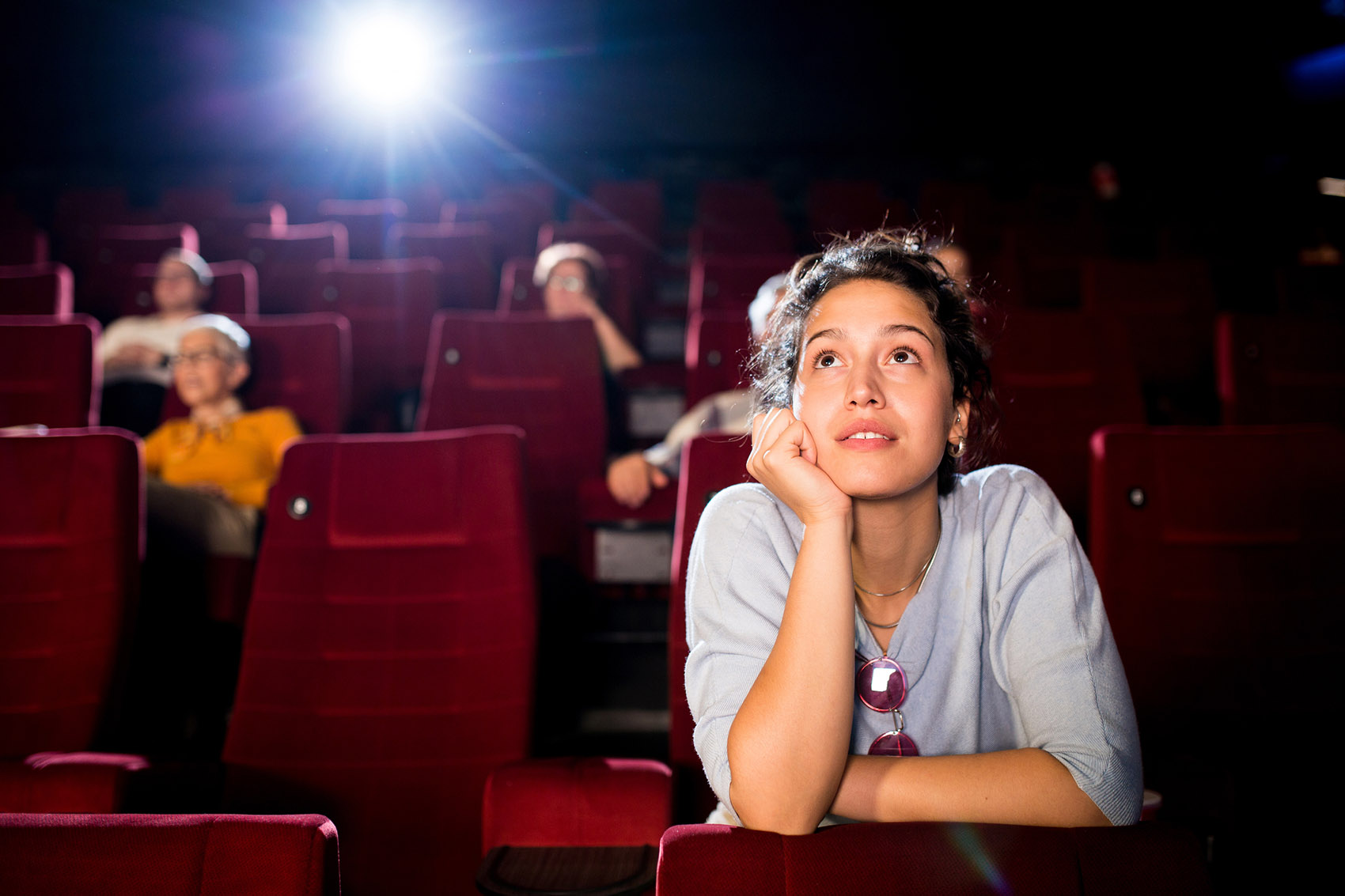 Il potere terapeutico del cinema: un film come pratica di benessere