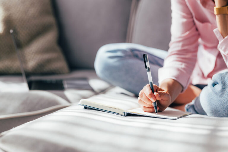 Journaling: come iniziare, perché tenere un diario fa stare meglio