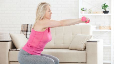 donna matura, fitness, squat