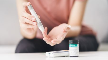 diabete, controlla livello glucosio, glicemia