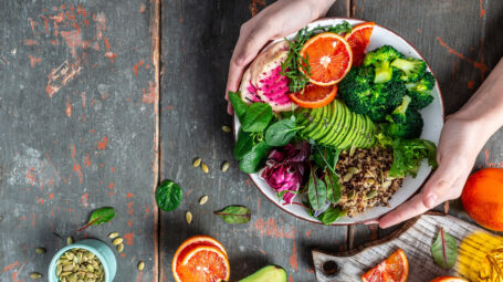 quinoa, broccoli, spinaci, avocado, arancia