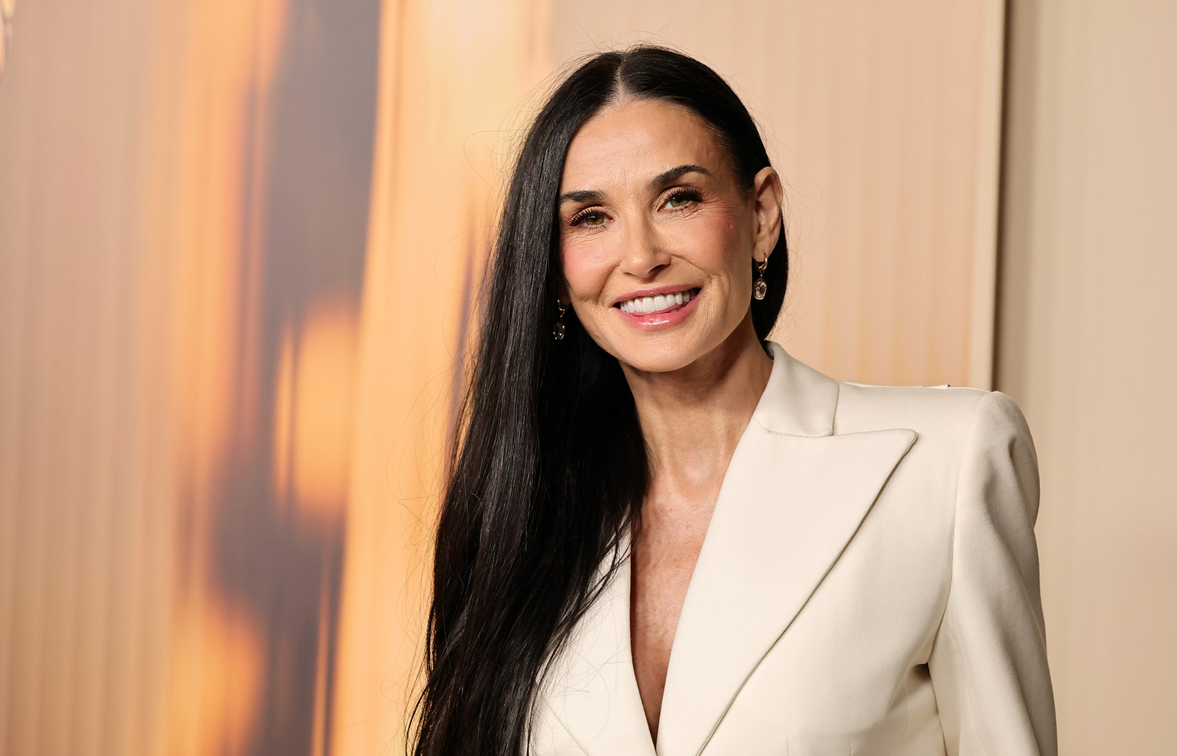 Capelli lunghissimi alla Demi Moore: come curarli, le acconciature Capelli lunghissimi alla Demi Moore: come curarli, le acconciature