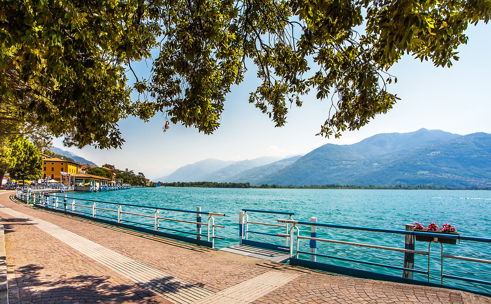 Cammini: 5 itinerari bellissimi in Italia tra natura, laghi e borghi