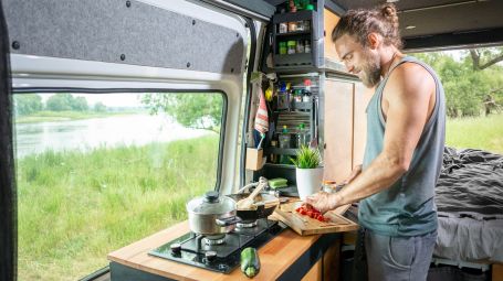 Camper, la cambusa del nutrizionista: le dritte per mangiare bene