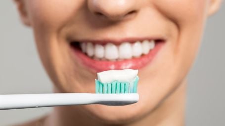 Quando il fluoro è nocivo: come prevenire la fluorosi dentale