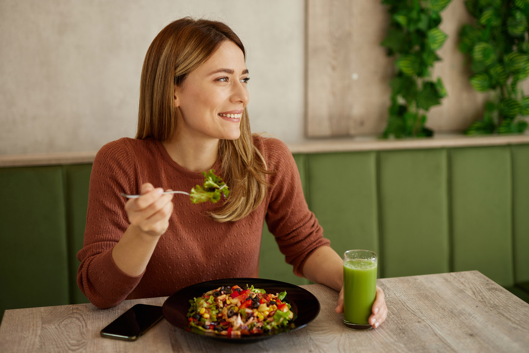 Dolore tra le scapole dopo pranzo: le cause e l’esercizio giusto