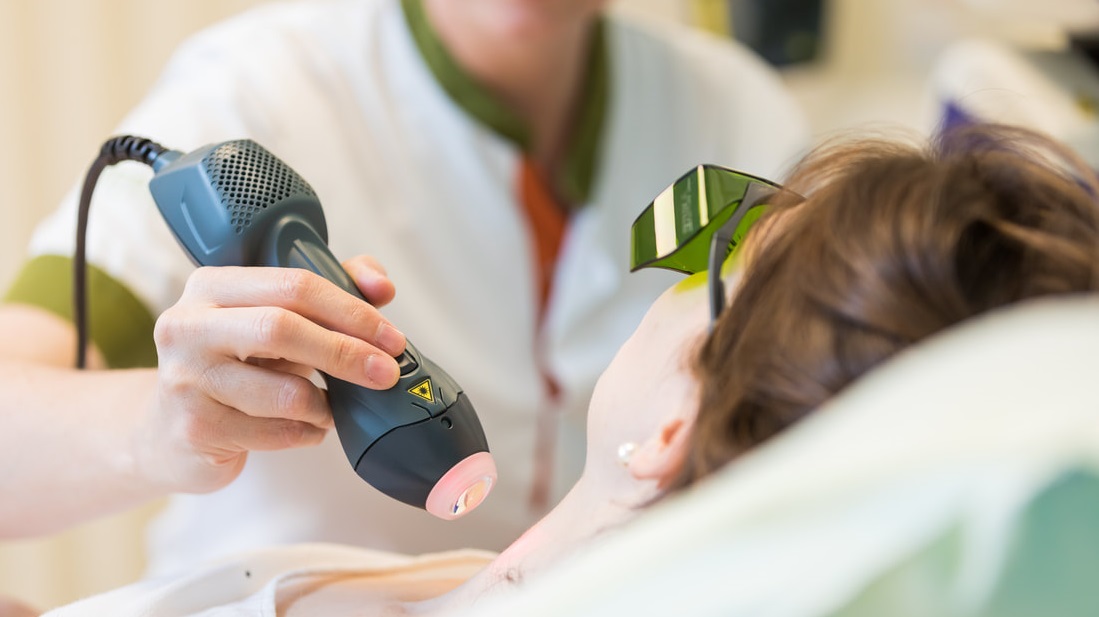 La laserterapia nella cura degli effetti collaterali di radio e chemio