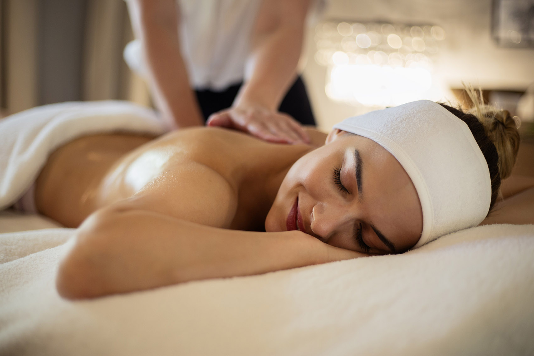 I massaggi per la longevità: ecco le terapie manuali anti-aging