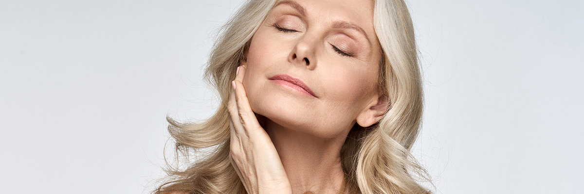 Pelle e menopausa: i consigli degli esperti contro rughe e cute spenta