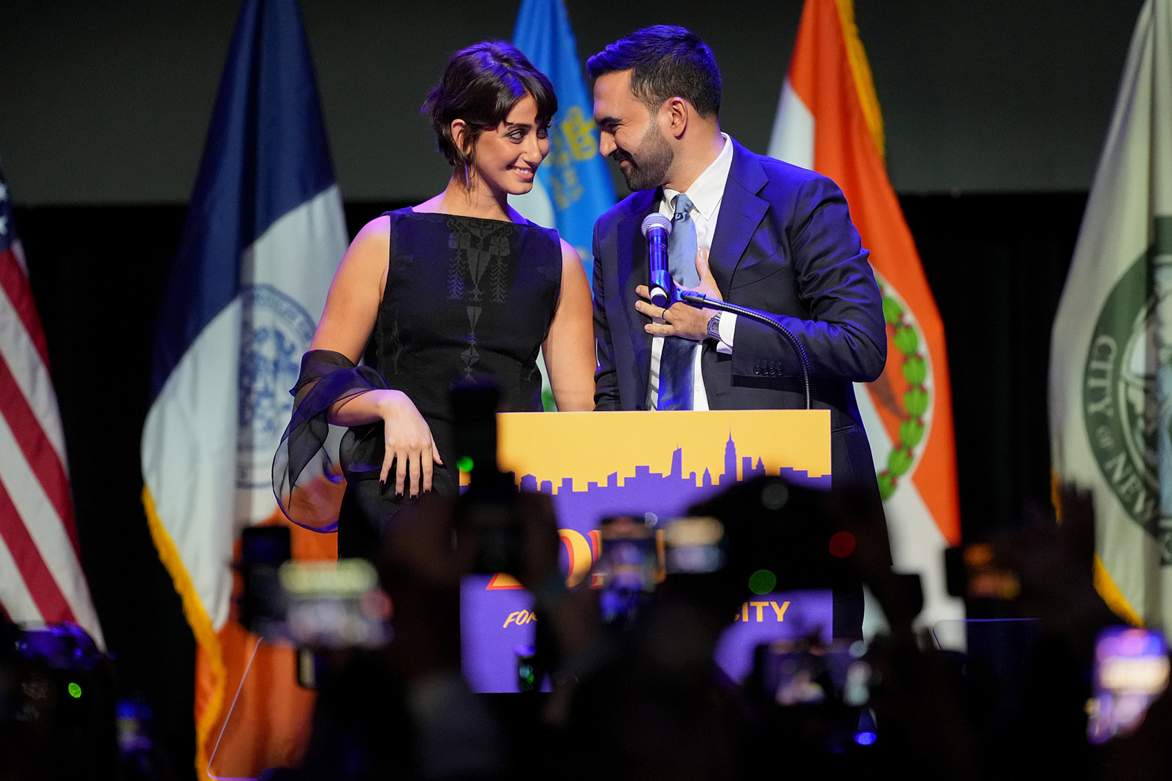 Stile Rama Duwaji: il caschetto corto e chic della nuova first lady di New York