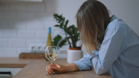 La dipendenza è sempre più al femminile