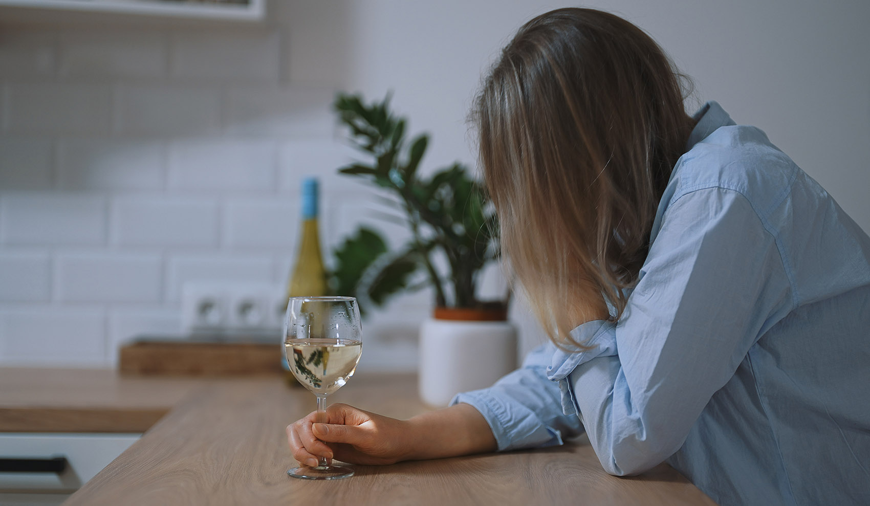 Dipendenze, sempre più frequenti tra le donne