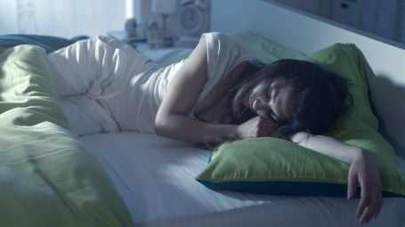 Sudare di notte: perché succede, cause, soluzioni