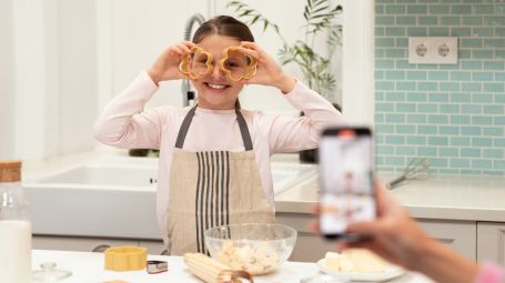 Sharenting, le foto dei figli sui social. Come tutelarli