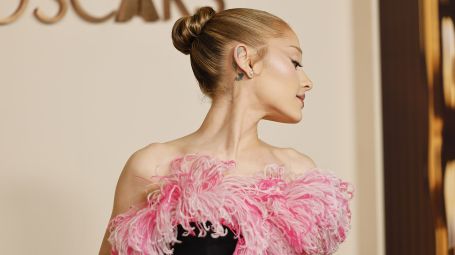 Bleph bun, lo chignon alla Ariana Grande che ringiovanisce il viso