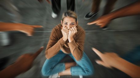 Effetto spotlight: perché credi che tutti ti guardino e giudichino