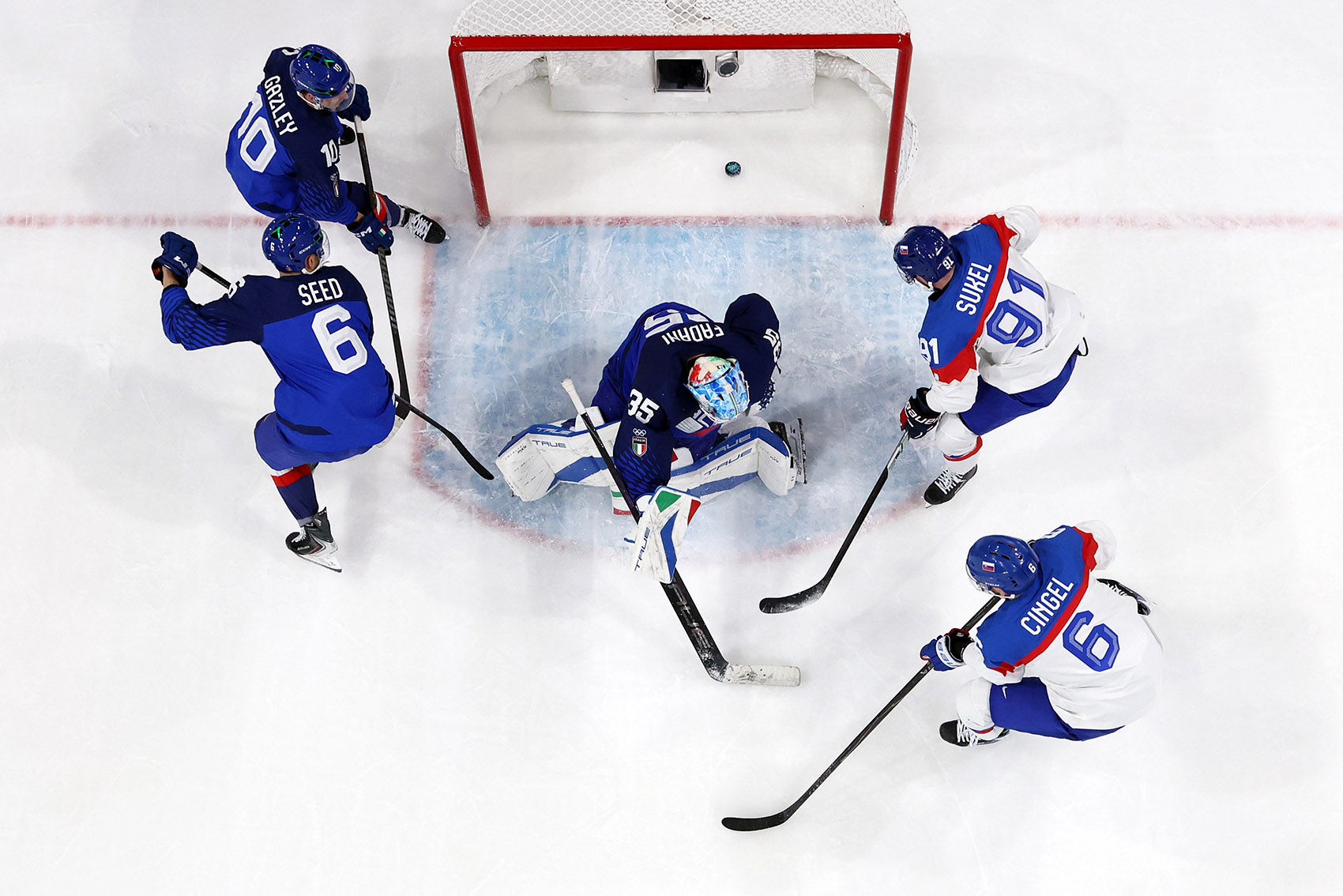 Hockey su ghiaccio: lo sport che (a sorpresa) favorisce la socialità Hockey su ghiaccio: lo sport che (a sorpresa) favorisce la socialità