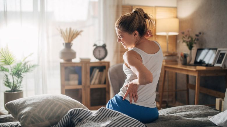 Mal di schiena al risveglio: perché ti capita e l'esercizio giusto