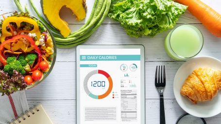 Come si calcola il consumo calorico reale (oltre le app)